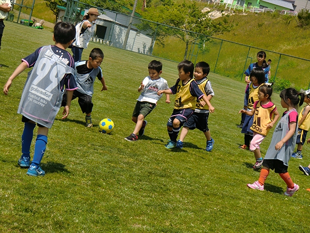 JFAキッズ（U-6/8）サッカーフェスティバル 北海道稚内市の稚内市若葉台球技場に、69人が参加！