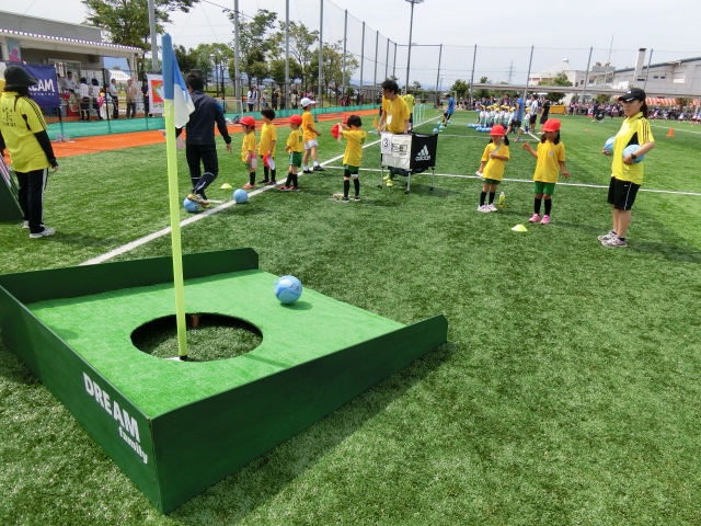 JFAキッズ（U-6）サッカーフェスティバル 福井県坂井市の丸岡スポーツランドに、1108人が参加！