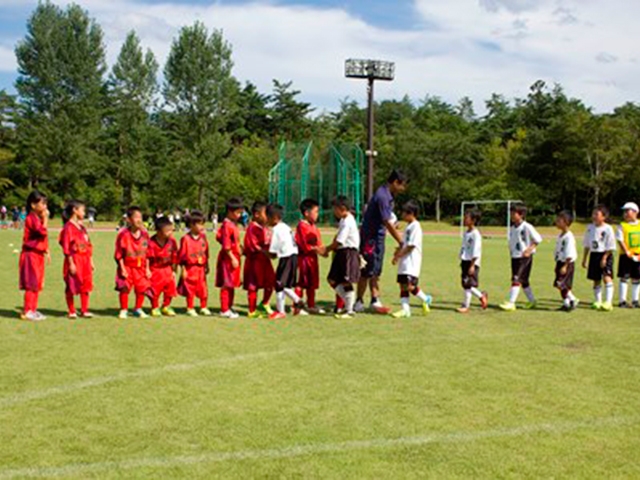 JFAキッズ（U-8/10）サッカーフェスティバル 福島県福島市のあづま補助陸上競技場に、476人が参加！