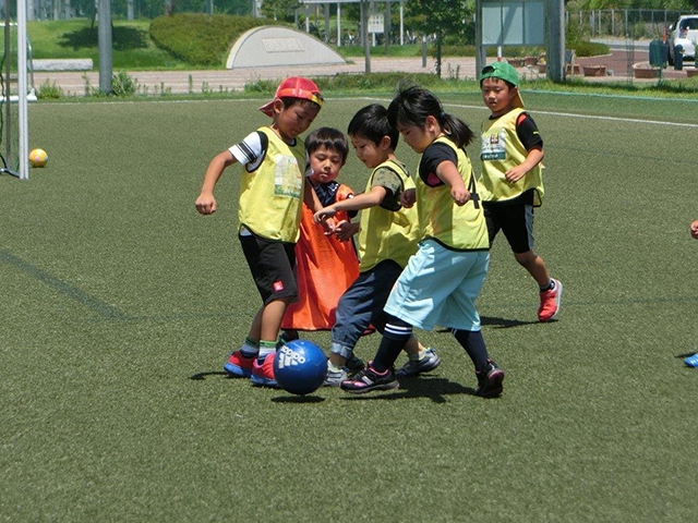 JFAキッズ（U-6/8）サッカーフェスティバル 山梨県中巨摩郡の押原公園人工芝グランドに、194人が参加！