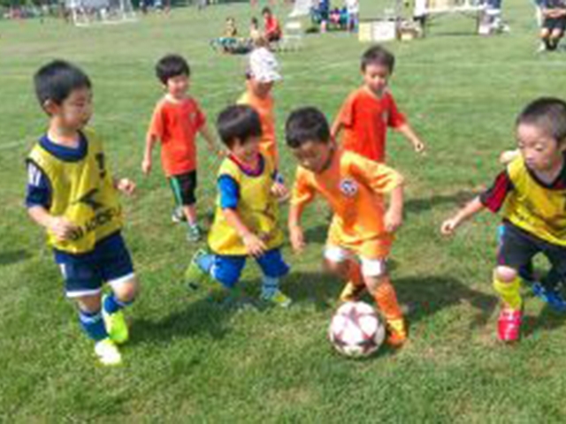 JFAキッズ（U-6）サッカーフェスティバル 北海道岩見沢市の岩見沢市岡山スポーツフィールドに、186人が参加！