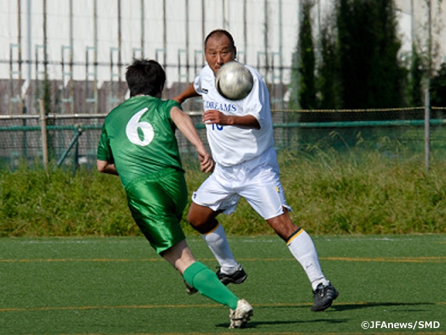 The 4th All Japan Seniors (over 40) football tournament: MAEDA Osamu talks about what attracts people to senior football