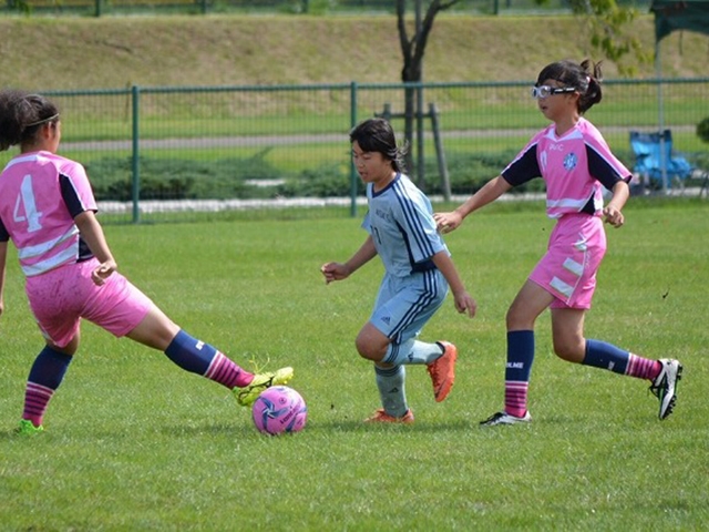 JFAレディース／ガールズサッカーフェスティバル 北海道芦別市のなまこ山総合運動公園に、180人が参加！