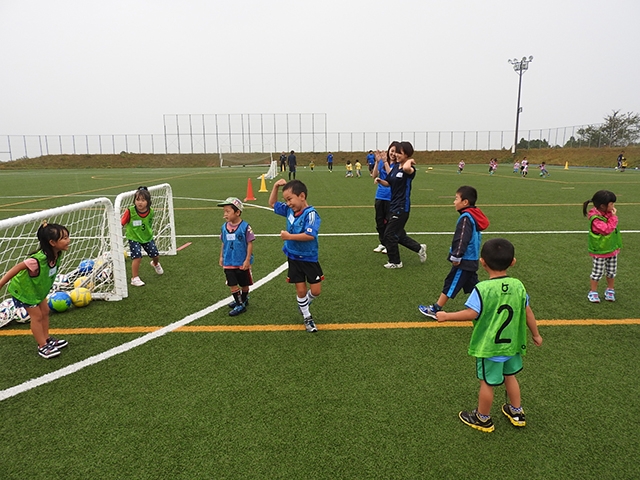 JFAキッズ（U-6）サッカーフェスティバル 鳥取県西伯郡の鳥取県フットボールセンター大山に、153人が参加！