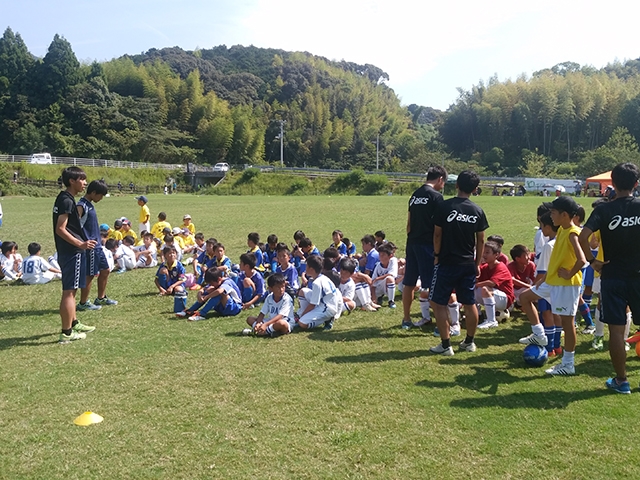 JFAフットボールデー 高知県高知市の県立春野総合運動公園　陸上補助競技場、多目的広場に、636人が参加！