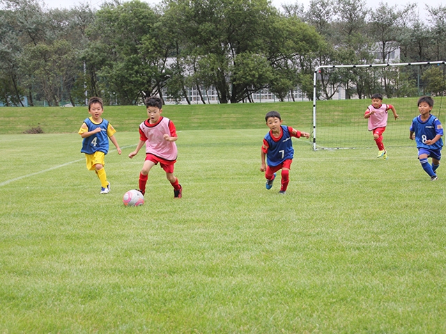 JFAキッズ（U-6/8）サッカーフェスティバル 北海道苫小牧市の苫小牧市緑ヶ丘公園サッカー場に、285人が参加！