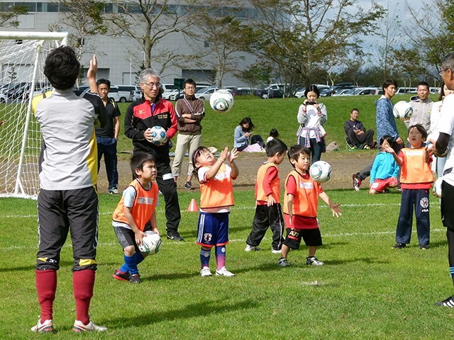 JFAキッズ（U-6/8）サッカーフェスティバル 北海道釧路市の釧路市民附属陸上競技場に、313人が参加！