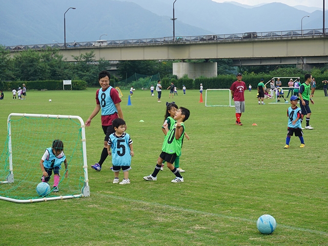 JFAキッズ（U-6/8）サッカーフェスティバル 長野県長野市の千曲川リバーフロントガーデンに、135人が参加！