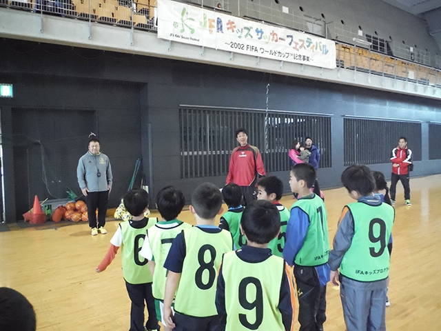 JFAキッズ（U-6/8/10）サッカーフェスティバル 岩手県久慈市の久慈市民体育館に、136人が参加！