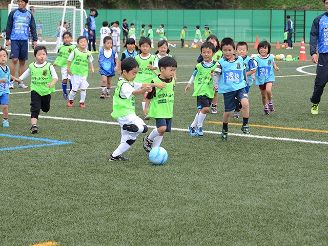 JFAキッズ（U-10）サッカーフェスティバル 奈良県御所市の御所市民運動公園に、667人が参加！
