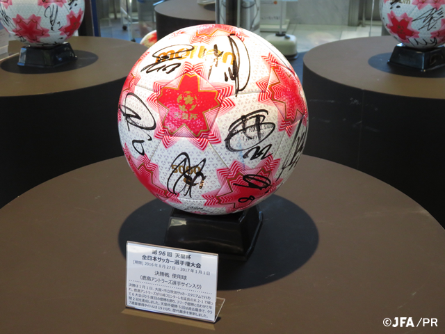 第96回天皇杯全日本サッカー選手権大会 使用球（鹿島アントラーズ選手サイン入り）を展示～日本サッカーミュージアム～