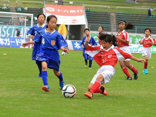 JFAレディース／ガールズサッカーフェスティバル 岐阜県岐阜市の長良川補助ｸﾞﾗﾝﾄﾞに、100人が参加！