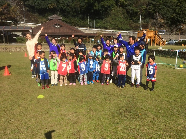 JFAキッズ（U-6/8/10）サッカーフェスティバル 奈良県吉野郡の十津川村昴の郷多目的広場に、92人が参加！