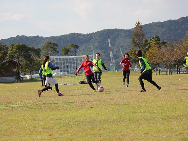 JFAガールズサッカーフェスティバル 徳島県鳴門市の鳴門ウチノ海総合運動公園に、195人が参加！