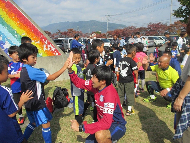 JFAキッズ（U-6/8/10）サッカーフェスティバル 山梨県笛吹市の清流公園芝生広場に、158人が参加！