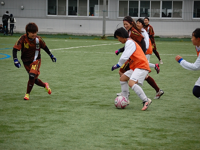 JFAレディース／ガールズサッカーフェスティバル 北海道札幌市の札幌サッカーアミューズメントパークに、162人が参加！