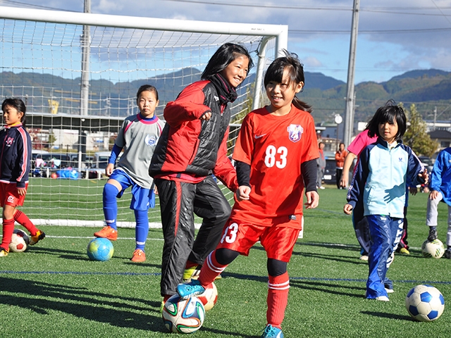 JFAレディース／ガールズサッカーフェスティバル 長野県松本市の松本市あがた運動公園　多目的広場に、250人が参加！