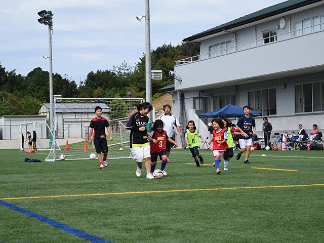 JFAガールズサッカーフェスティバル 和歌山県西牟婁郡の上富田スポーツセンターに、64人が参加！