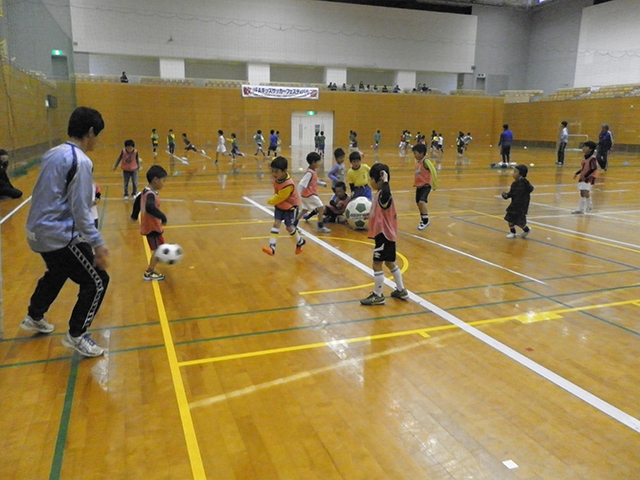 JFAキッズ（U-6/8）サッカーフェスティバル 高知県宿毛市の宿毛市総合運動公園に、223人が参加！