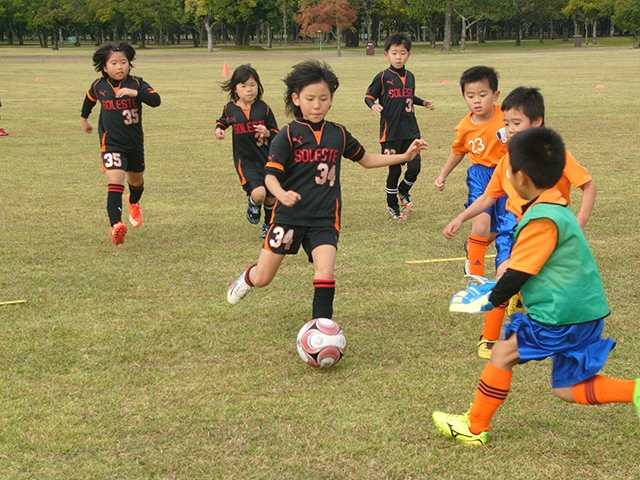 JFAキッズ（U-8）サッカーフェスティバル 佐賀県神埼郡の吉野ヶ里歴史公園に、234人が参加！