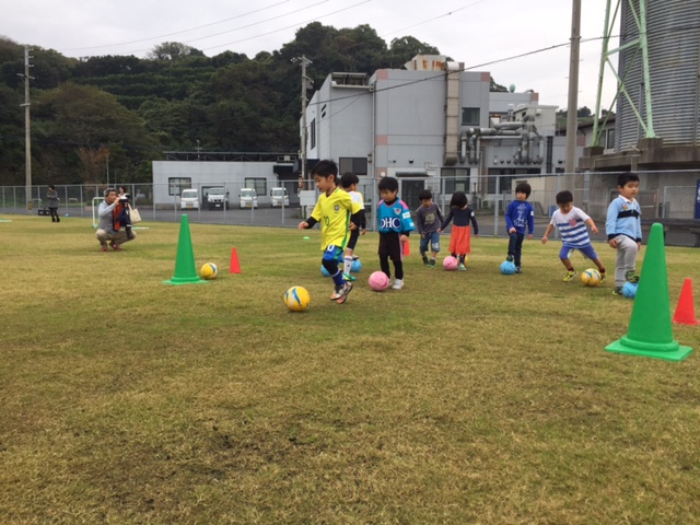 JFAキッズ（U-6/8）サッカーフェスティバル 長崎県西彼杵郡の多目芝生広場に、480人が参加！