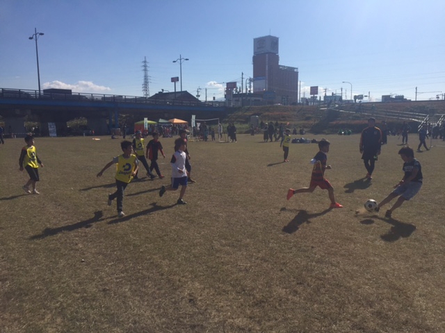 JFAキッズ（U-6/8/10）サッカーフェスティバル 宮崎県都城市の沖水川市民緑地公園に、490人が参加！