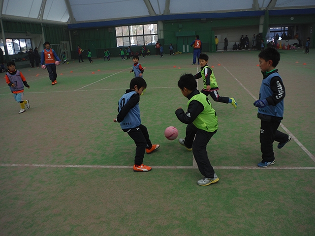 JFAキッズ（U-6/8）サッカーフェスティバル 岩手県陸前高田市の陸前高田市スポーツドーム（サンビレッジ高田）に、88人が参加！