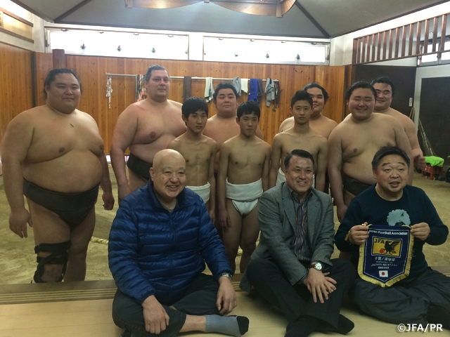 JFAアカデミー福島9期生、2泊3日の相撲実習で稽古に参加