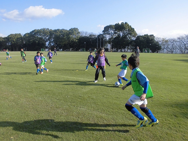 JFAキッズ（U-10）サッカーフェスティバル 愛媛県松山市の愛媛県総合運動公園球技場に、970人が参加！