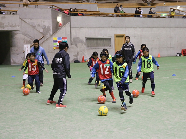 JFAレディース／ガールズサッカーフェスティバル 長野県松本市のやまびこドームに、76人が参加！