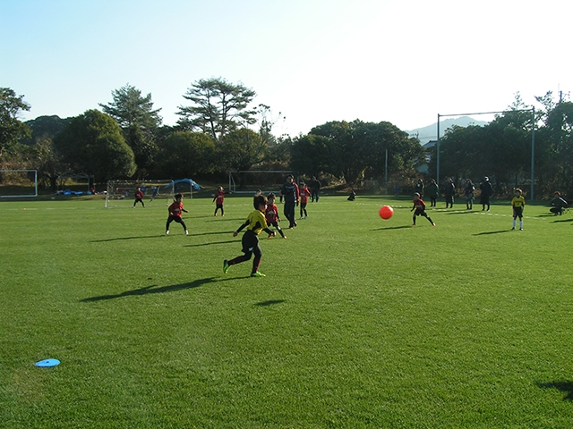 JFAキッズ（U-8/10）サッカーフェスティバル 宮崎県延岡市の西階運動公園（球技場）に、120人が参加！