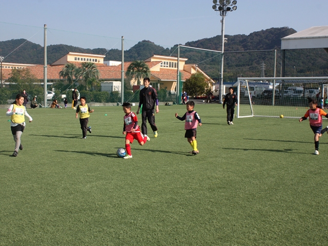 JFAキッズ（U-6/8/10）サッカーフェスティバル 熊本県宇城市の宇城市立ふれあいスポーツセンターに、261人が参加！