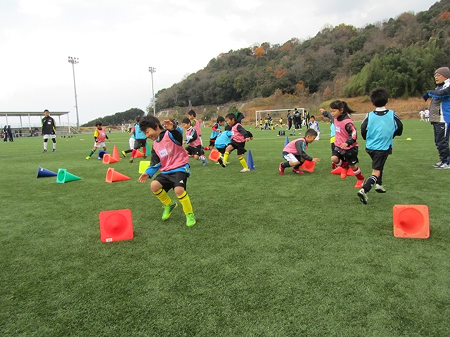 JFAキッズ(U-7)グラスルーツフェスティバル 香川県高松市の東部運動公園に、410人が参加！