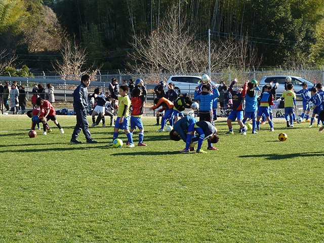 JFAキッズ（U-8/10）サッカーフェスティバル 高知県高知市の春野運動公園多目的グランドに、413人が参加！