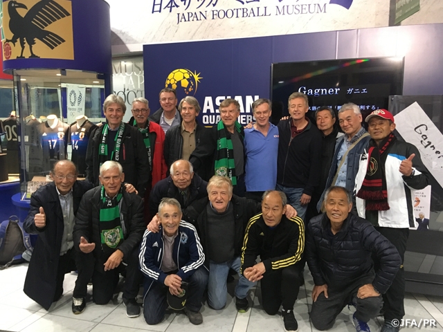 デンマークと日本のシニアチーム、日本サッカーミュージアムで国際交流