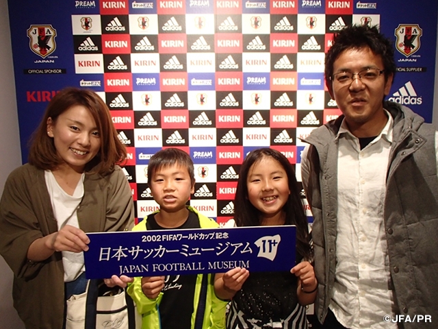 日本サッカーミュージアム　58万人目の入館者を迎える