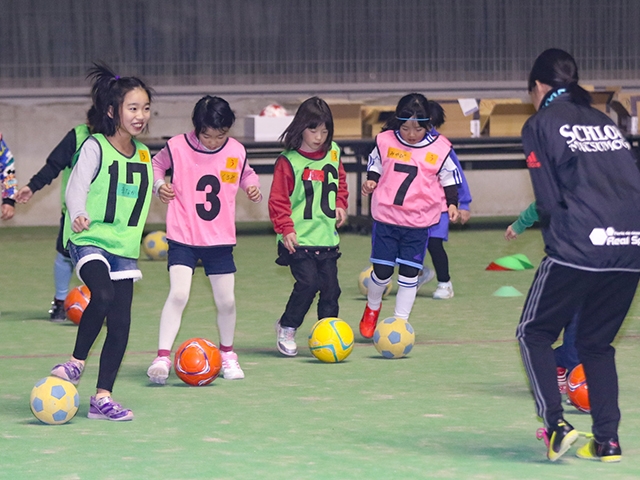 JFAキッズ（U-6/8/10）サッカーフェスティバル 長野県松本市のやまびこドームに、142人が参加！