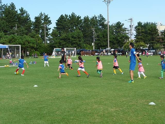 JFAキッズ（U-6/8）サッカーフェスティバル 富山県富山市の北陸電力総合運動公園に、56人が参加！