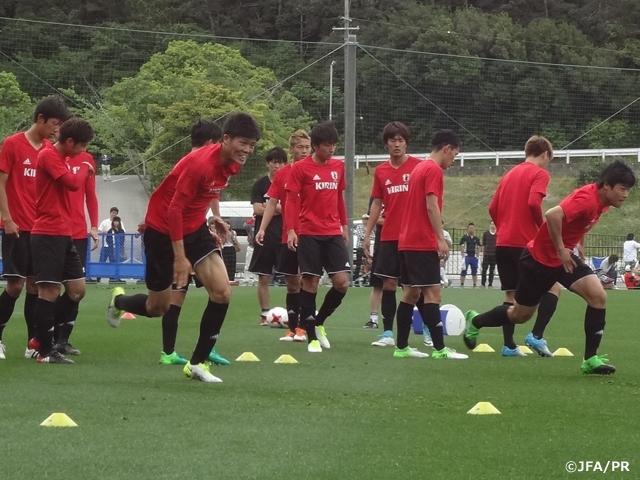 U-20 Japan National Team work on combination and defensive tactics in scrimmage practice