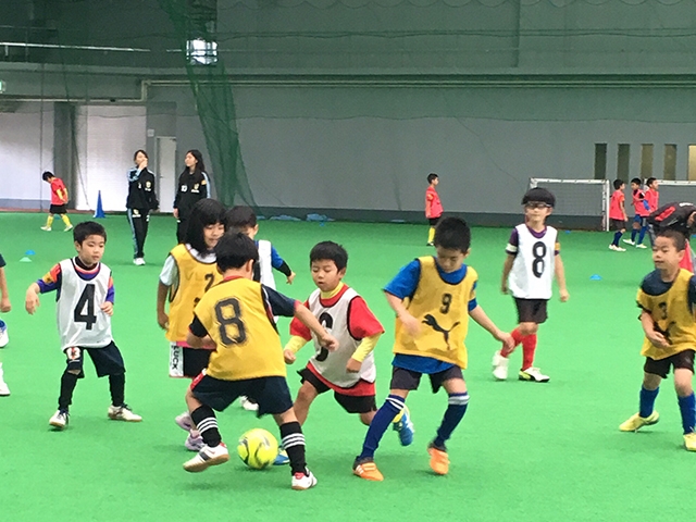 JFAキッズ（U-6/8/10）サッカーフェスティバル 沖縄県名護市の名護市あけみおＳＫＹドームに、215人が参加！