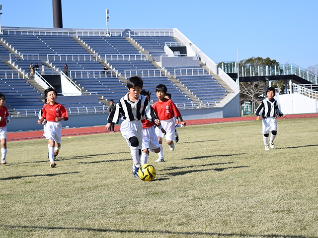 ＪＦＡキッズ（Ｕ-9）サッカーフェスティバル 和歌山県和歌山市の紀三井寺陸上競技場に、383人が参加！