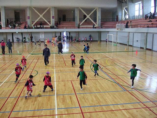 JFAキッズ（U-6）サッカーフェスティバル 福井県敦賀市の敦賀市立体育館に、160人が参加！