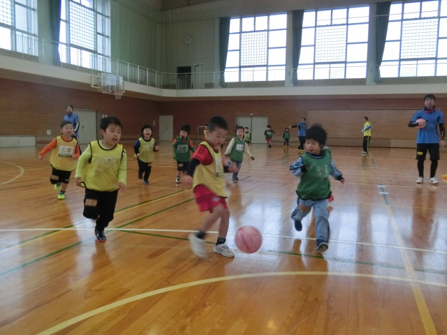 JFAキッズ（U-6/8）サッカーフェスティバル 福井県福井市の福井市北体育館に、77人が参加！