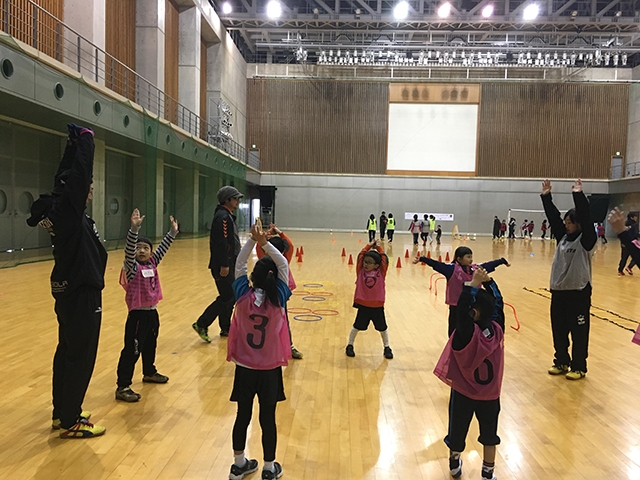 JFAレディース／ガールズサッカーフェスティバル 岐阜県高山市の飛騨・世界文化センター　飛騨コンペンションホールに、90人が参加！