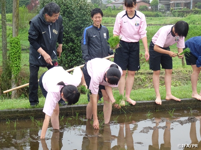 JFAアカデミー福島　JFAプログラム「労作体験　田植え」を実施