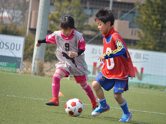 JFAキッズ（U-6/8）サッカーフェスティバル 三重県松阪市のアスキーフットサルパーク松阪に、82人が参加！