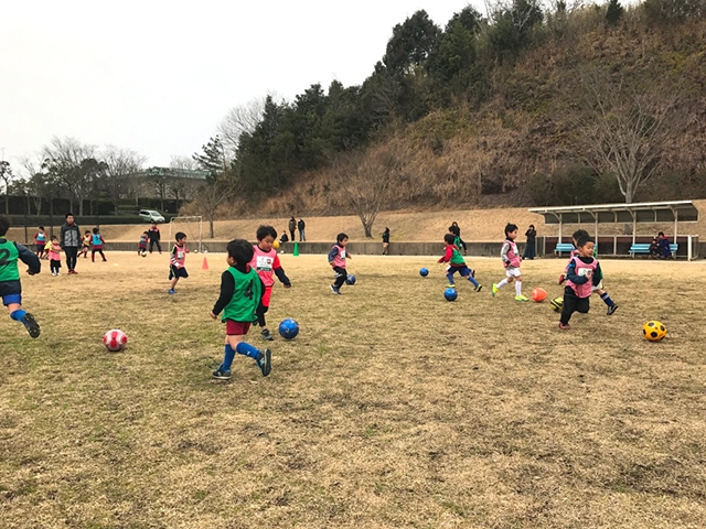 JFAキッズ（U-6/8/10）サッカーフェスティバル 熊本県人吉市の梢山地区多目的ｸﾞﾗｳﾝﾄﾞに、210人が参加！