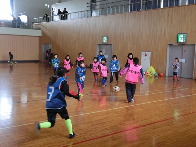 JFAガールズサッカーフェスティバル 秋田県秋田市の秋田市河辺体育館に、112人が参加！