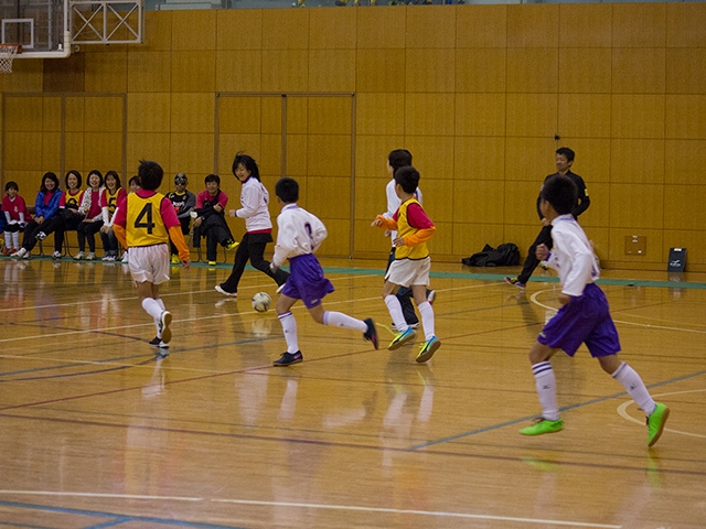 JFAファミリーフットサルフェスティバル 兵庫県神戸市の北神戸田園スポーツ公園に、90人が参加！