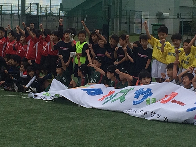 JFAキッズ（U-8）サッカーフェスティバル 新潟県新潟市の新潟市西区みどりと森の運動公園体育施設に、176人が参加！